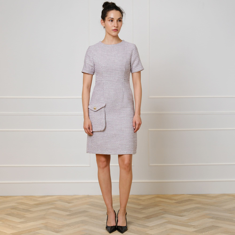 Tweed-Kleid in Rosa-Mix mit eleganter Tasche